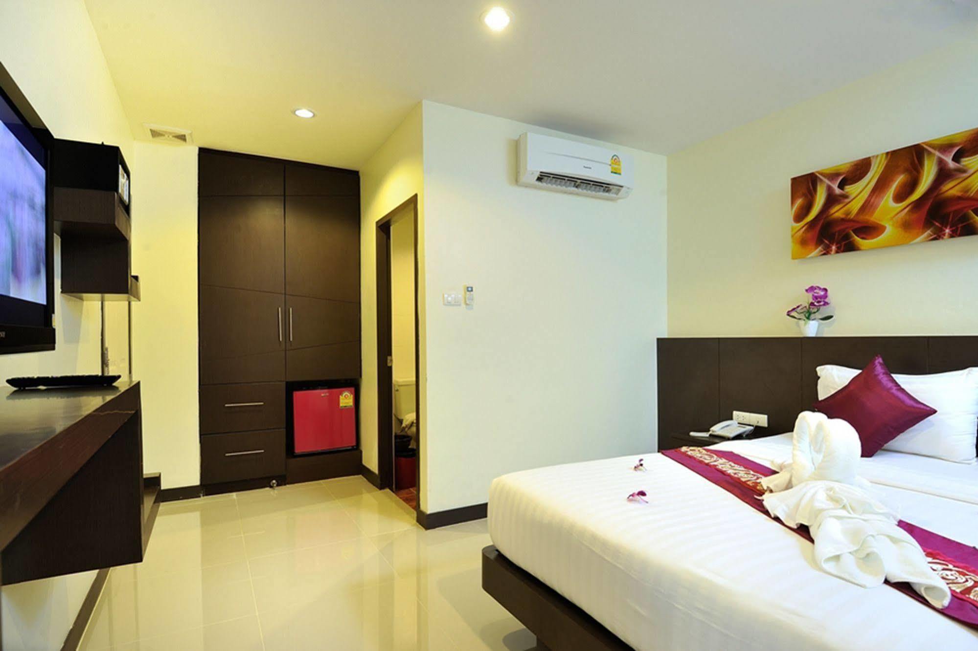 Pimrada Hotel Patong Kültér fotó
